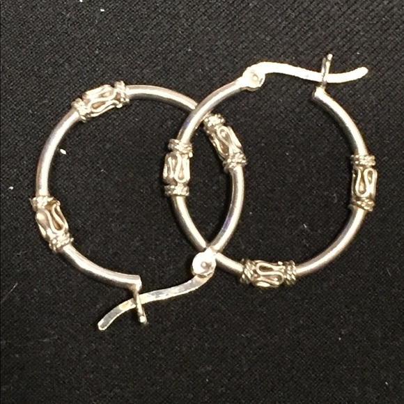 Beautiful 925 Sterling silver hoop earrings with thai design - Picture 4 of 7